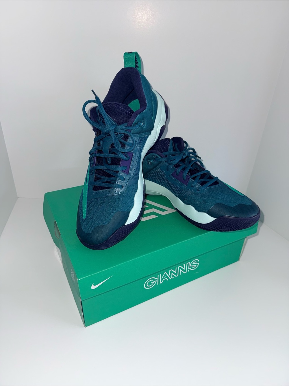 Nike Men's Teal and Green Performance Sneakers